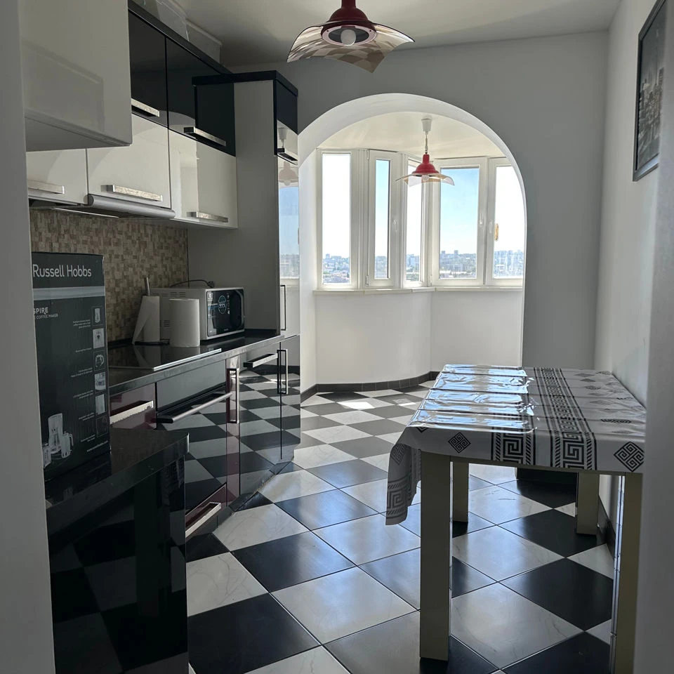 Chișinău, Centru, ул. Романэ nr.4/1 Chirie apartament cu 3 odai