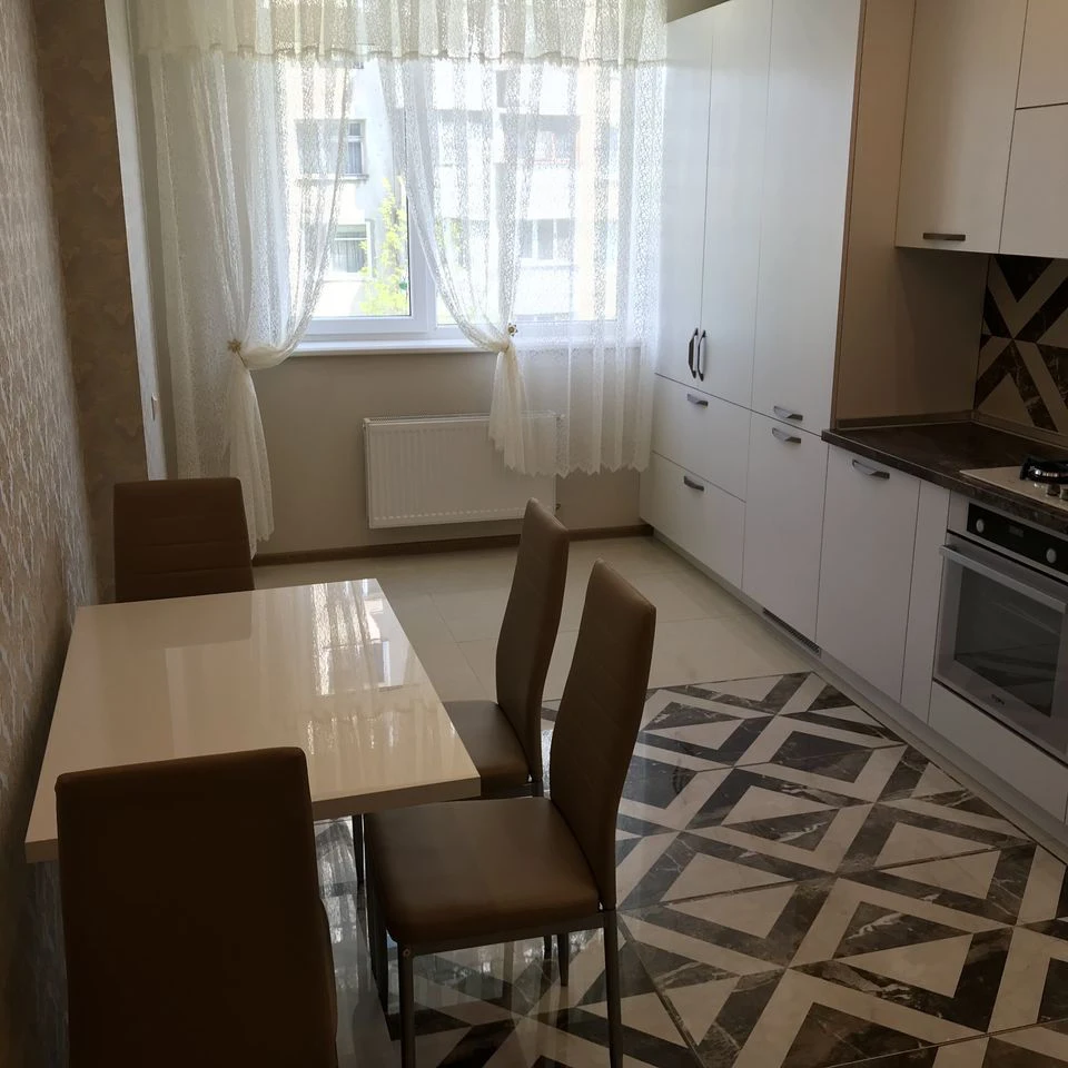 Chișinău, Centru, Str. Romană 2/3 Chirie apartament cu 2 odai