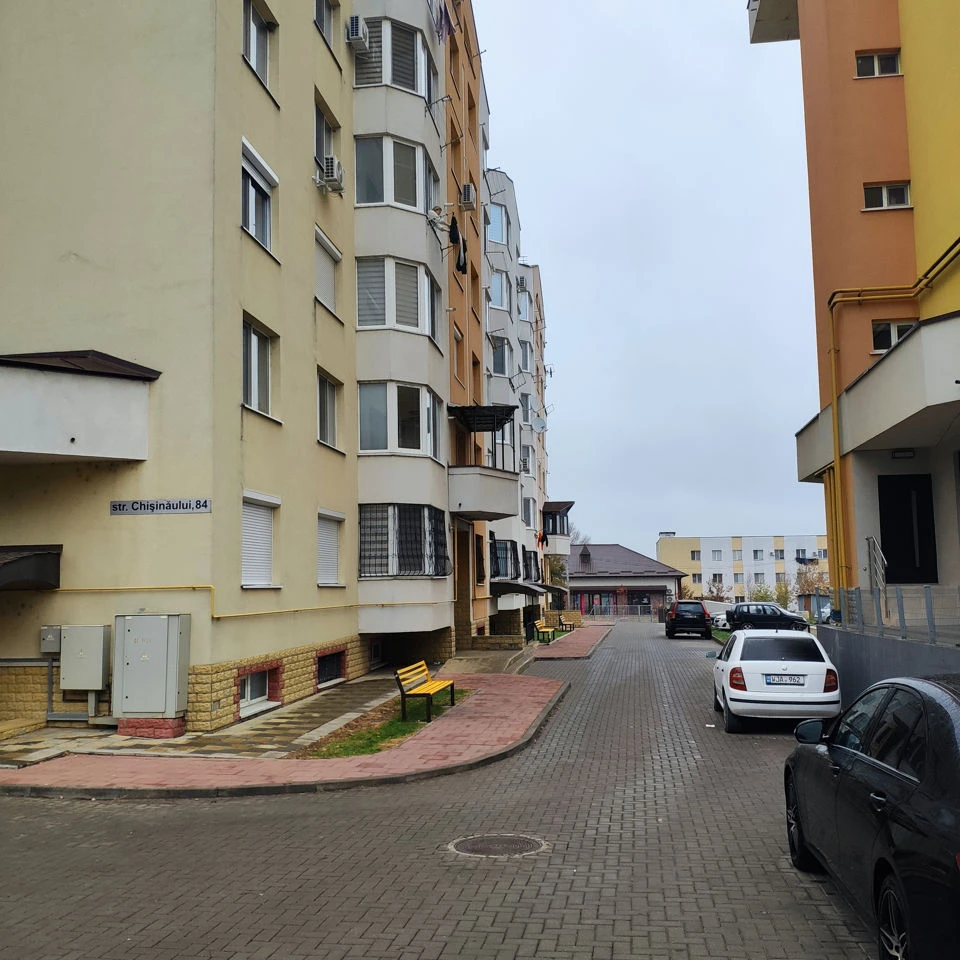 Cricova, Centru, Str. Chişinău 84 Chirie apartament cu 2 odai