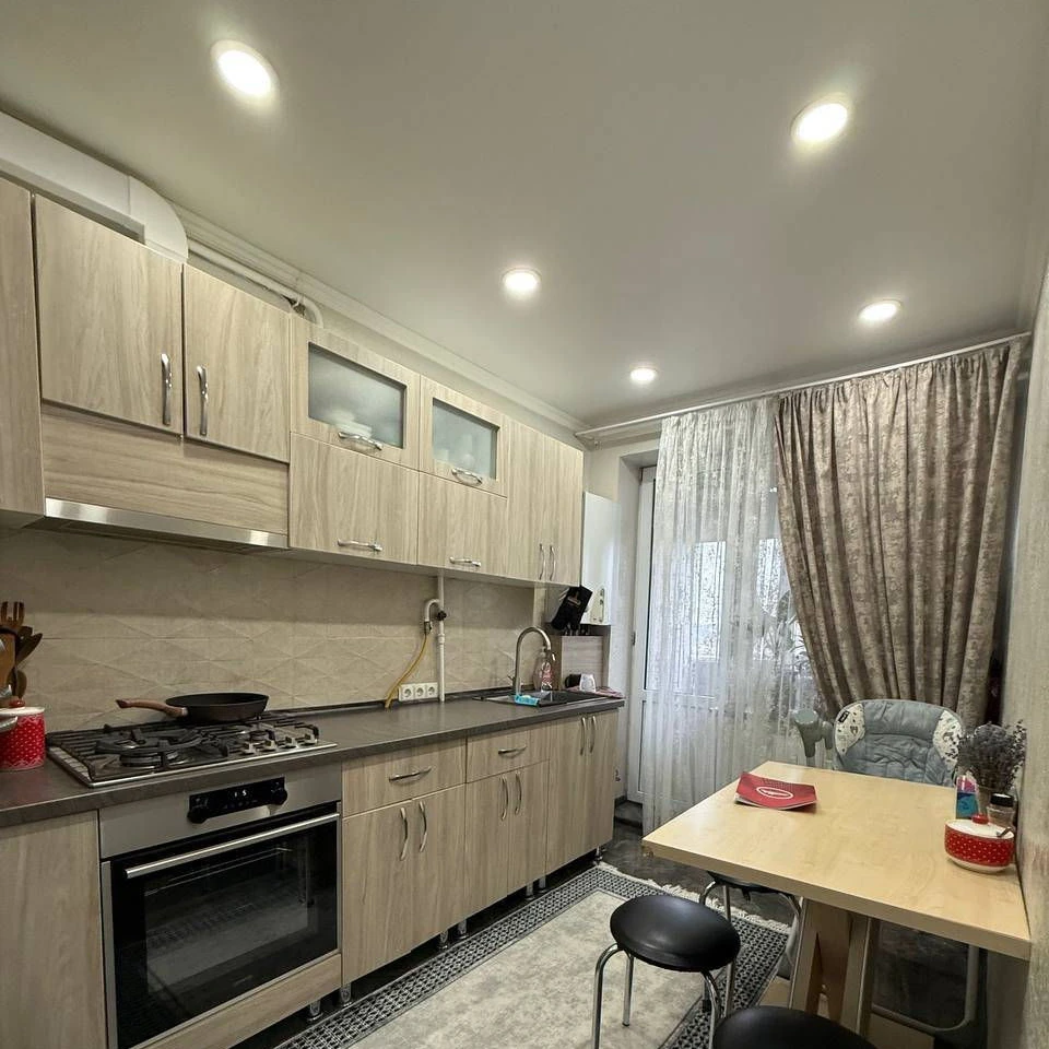 Chișinău, Riscani, Str. Florilor nr.30/2 Chirie apartament cu 3 odai