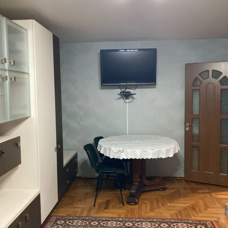 Chișinău, Posta Veche, Str. Ceucari nr.8 Chirie apartament cu 2 odai
