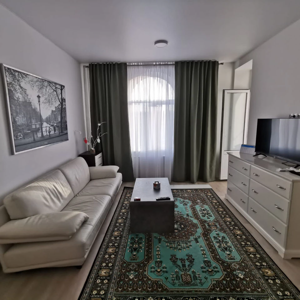 Chișinău, Centru, Bd. Ştefan cel Mare şi Sfânt nr.132 Chirie apartament cu 3 odai