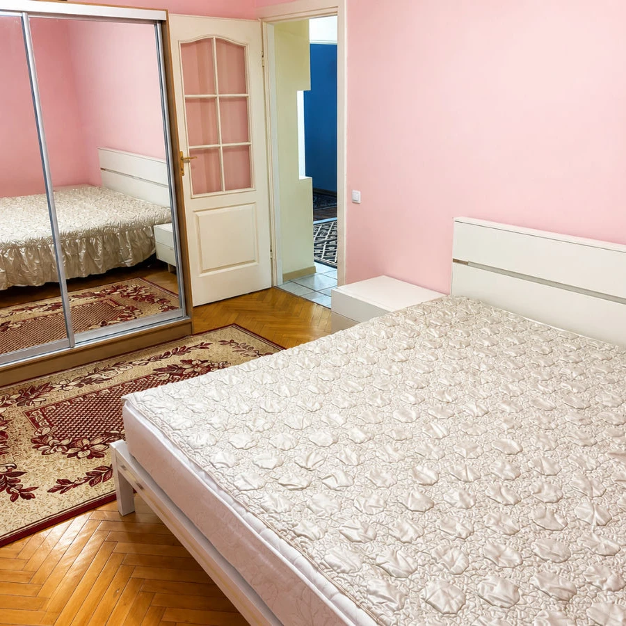 Chișinău, Riscani, Str. Kiev nr.__ Chirie apartament cu 3 odai