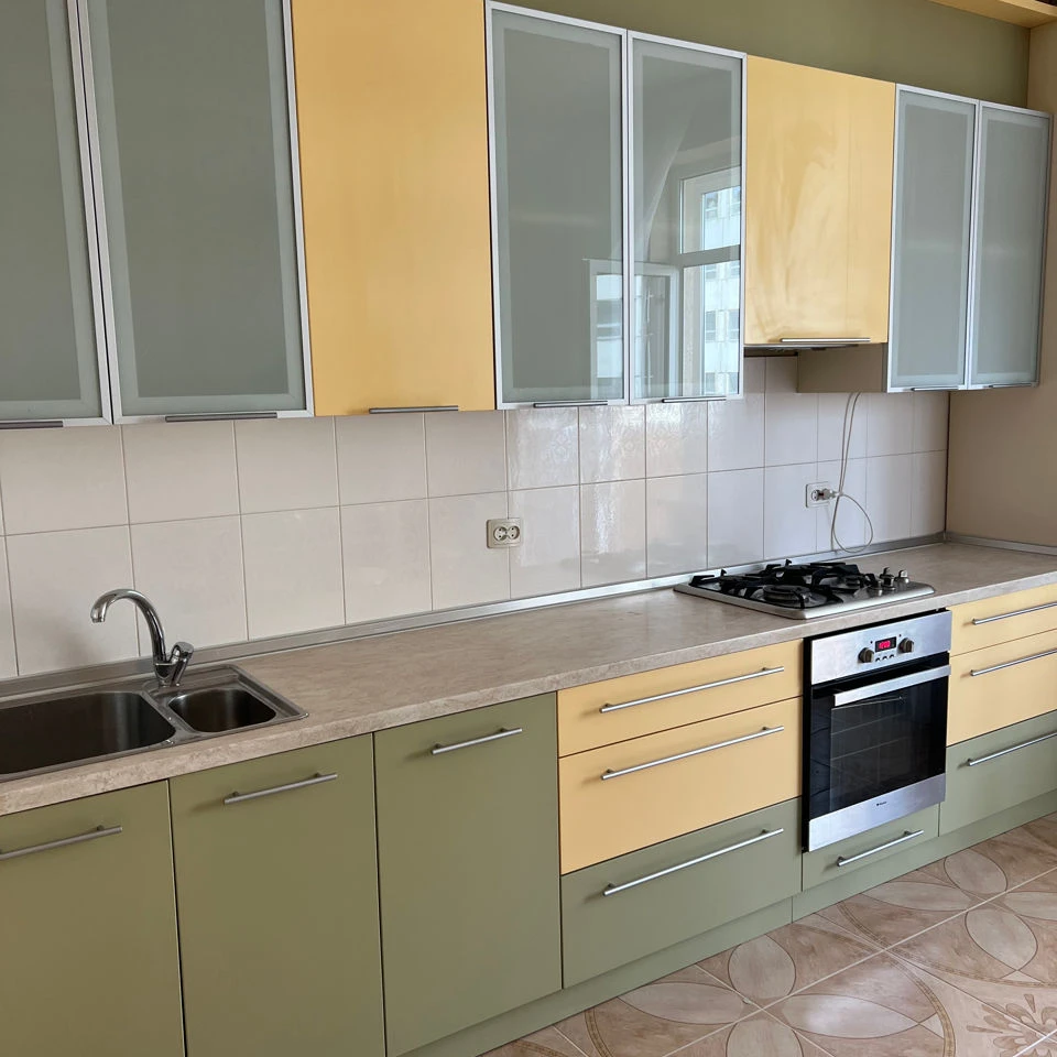 Chișinău, Riscani, Str. RADAUTANU 3 Chirie apartament cu 4 odai