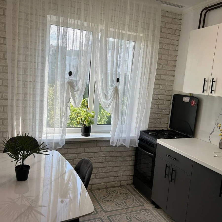 Chișinău, Buiucani, Bd. Alba-Iulia nr.202/2 Chirie apartament cu 2 odai