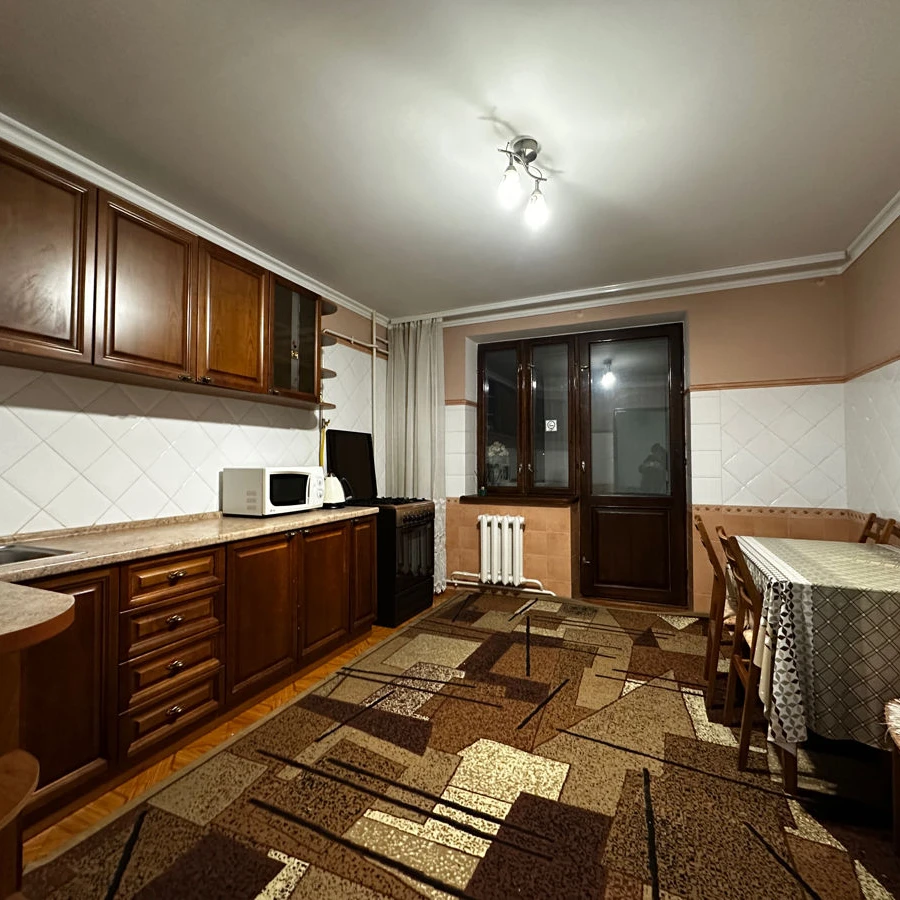 Chișinău, Centru, Str. Grigore Ureche nr.14 Chirie apartament cu 3 odai